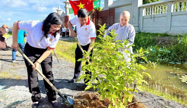50 năm thành phố mang tên Bác: Tạo dựng thêm điểm tựa an cư, mưu sinh 50 năm thành phố mang tên Bác: Tạo dựng thêm điểm tựa an cư, mưu sinh