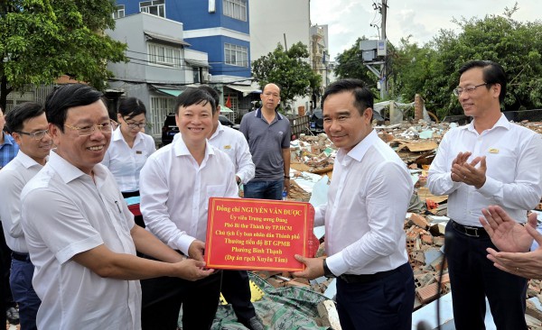 Chủ tịch TP.HCM yêu cầu hoàn thành dự án rạch Xuyên Tâm cuối năm 2027 Chủ tịch TP.HCM yêu cầu hoàn thành dự án rạch Xuyên Tâm cuối năm 2027