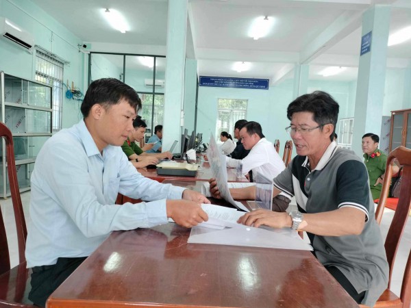 Vận hành chính quyền địa phương 2 cấp tại miền Tây: Thủ tục hành chính ra sao? Vận hành chính quyền địa phương 2 cấp tại miền Tây: Thủ tục hành chính ra sao?