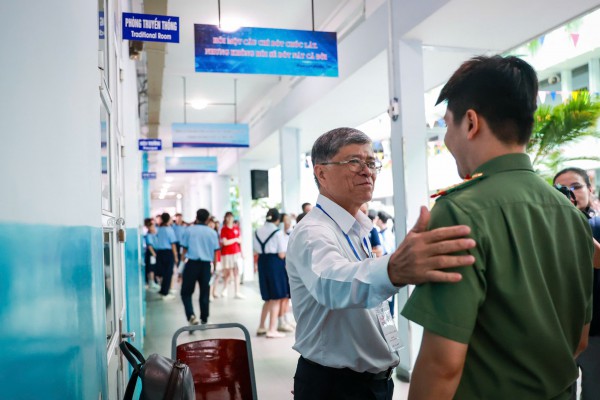 151.269 thí sinh TP.HCM bắt đầu thi lớp 10: Giám đốc Sở GD-ĐT nói về đề thi 151.269 thí sinh TP.HCM bắt đầu thi lớp 10: Giám đốc Sở GD-ĐT nói về đề thi