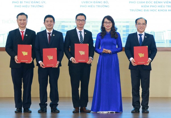 Bổ nhiệm loạt hiệu trưởng, hiệu phó các trường thành viên ĐH Quốc gia TP.HCM Bổ nhiệm loạt hiệu trưởng, hiệu phó các trường thành viên ĐH Quốc gia TP.HCM