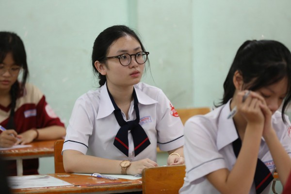 Chấm văn thi tốt nghiệp THPT theo rubric: Chuyển từ 'đếm ý' sang đánh giá mức độ Chấm văn thi tốt nghiệp THPT theo rubric: Chuyển từ 'đếm ý' sang đánh giá mức độ
