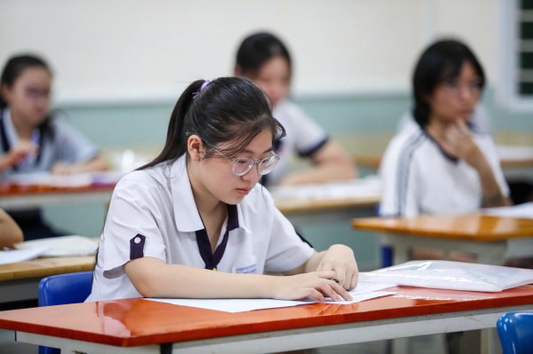 Chất lượng giáo dục địa phương sau sáp nhập nhìn từ đối sánh điểm thi tốt nghiệp THPT