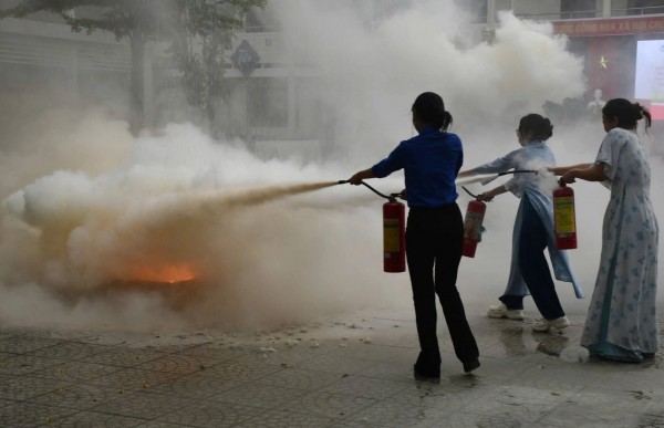 Đà Nẵng: Cảnh sát dạy học sinh kỹ năng sinh tồn cần thiết trước kỳ nghỉ hè Đà Nẵng: Cảnh sát dạy học sinh kỹ năng sinh tồn cần thiết trước kỳ nghỉ hè