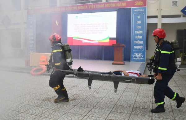 Đà Nẵng: Cảnh sát dạy học sinh kỹ năng sinh tồn cần thiết trước kỳ nghỉ hè Đà Nẵng: Cảnh sát dạy học sinh kỹ năng sinh tồn cần thiết trước kỳ nghỉ hè