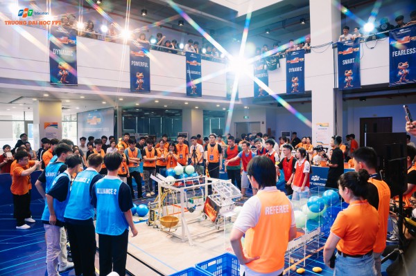 FPTU AI & Robotics Challenge 2025: 50 đội chiến binh sẵn sàng bước vào Chung kết