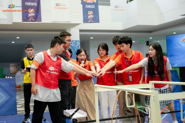 FPTU AI & Robotics Challenge 2025: 50 đội chiến binh sẵn sàng bước vào Chung kết