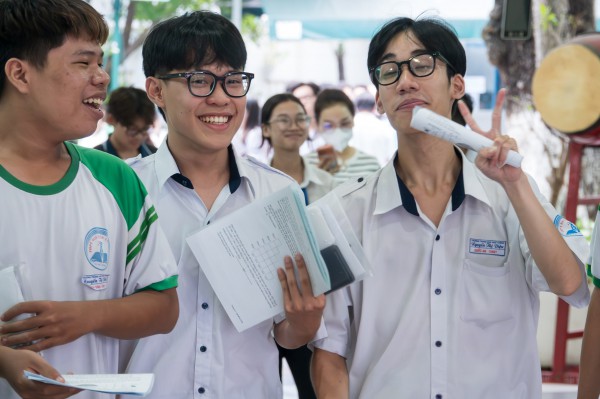 'Hạt cườm' và 'bạn Bình' chặn thí sinh lấy điểm 9, 10 toán thi tốt nghiệp THPT 'Hạt cườm' và 'bạn Bình' chặn thí sinh lấy điểm 9, 10 toán thi tốt nghiệp THPT