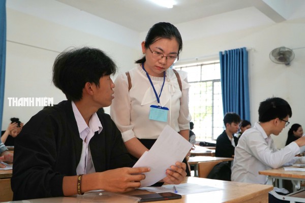 Ngày làm thủ tục thi tốt nghiệp THPT: Người lo nhất chưa chắc là sĩ tử Ngày làm thủ tục thi tốt nghiệp THPT: Người lo nhất chưa chắc là sĩ tử
