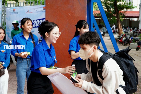 Ngày làm thủ tục thi tốt nghiệp THPT: Người lo nhất chưa chắc là sĩ tử Ngày làm thủ tục thi tốt nghiệp THPT: Người lo nhất chưa chắc là sĩ tử