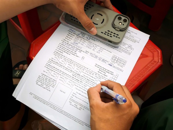 Tuyển sinh ĐH 2026: Chứng chỉ ngoại ngữ không còn là 'tấm vé ưu tiên'? Tuyển sinh ĐH 2026: Chứng chỉ ngoại ngữ không còn là 'tấm vé ưu tiên'?