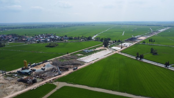 Huế: Chậm thi công đường nghìn tỉ, doanh nghiệp bị chấm dứt hợp đồng và xử phạt Huế: Chậm thi công đường nghìn tỉ, doanh nghiệp bị chấm dứt hợp đồng và xử phạt