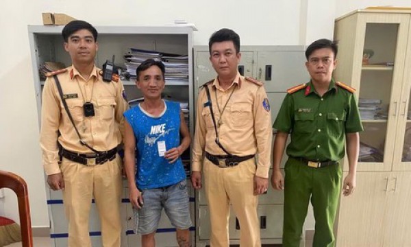 Phát hiện 3 tài xế xe đầu kéo dương tính với ma túy tại khu vực Cửa khẩu Mộc Bài Phát hiện 3 tài xế xe đầu kéo dương tính với ma túy tại khu vực Cửa khẩu Mộc Bài