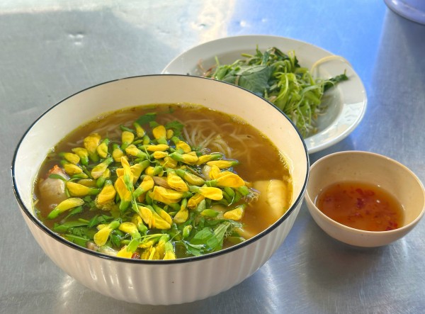 Ăn bún cá Châu Đốc nổi tiếng ở trung tâm TP.HCM, tìm giai thoại 'ngày xửa ngày xưa' Ăn bún cá Châu Đốc nổi tiếng ở trung tâm TP.HCM, tìm giai thoại 'ngày xửa ngày xưa'