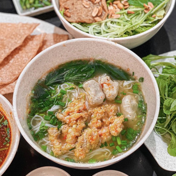 Bún rạm Phù Mỹ ở TP.HCM: 3 lần đổi mặt bằng, khách xứ Nẫu vẫn tìm vào hẻm Bún rạm Phù Mỹ ở TP.HCM: 3 lần đổi mặt bằng, khách xứ Nẫu vẫn tìm vào hẻm