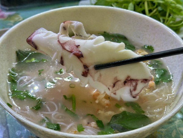 Bún rạm Phù Mỹ ở TP.HCM: 3 lần đổi mặt bằng, khách xứ Nẫu vẫn tìm vào hẻm Bún rạm Phù Mỹ ở TP.HCM: 3 lần đổi mặt bằng, khách xứ Nẫu vẫn tìm vào hẻm