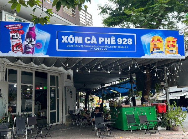 Các hàng quán bắt đầu gắn biển hiệu cập nhật tên phường mới ở TP.HCM Các hàng quán bắt đầu gắn biển hiệu cập nhật tên phường mới ở TP.HCM