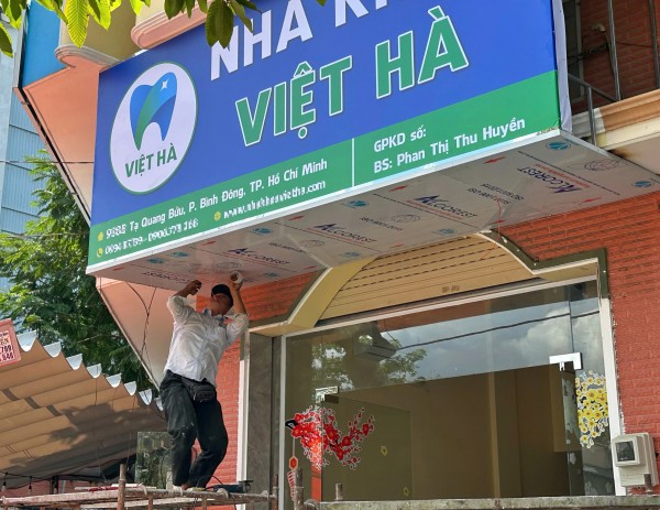 Các hàng quán bắt đầu gắn biển hiệu cập nhật tên phường mới ở TP.HCM Các hàng quán bắt đầu gắn biển hiệu cập nhật tên phường mới ở TP.HCM