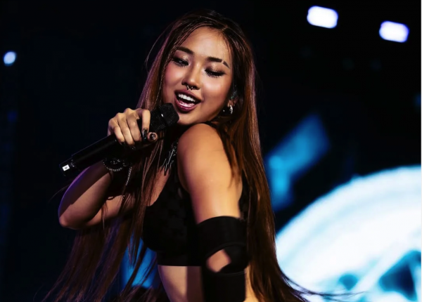 Giải mã phong cách thời trang cá tính của nữ rapper người Thái MILLI Giải mã phong cách thời trang cá tính của nữ rapper người Thái MILLI