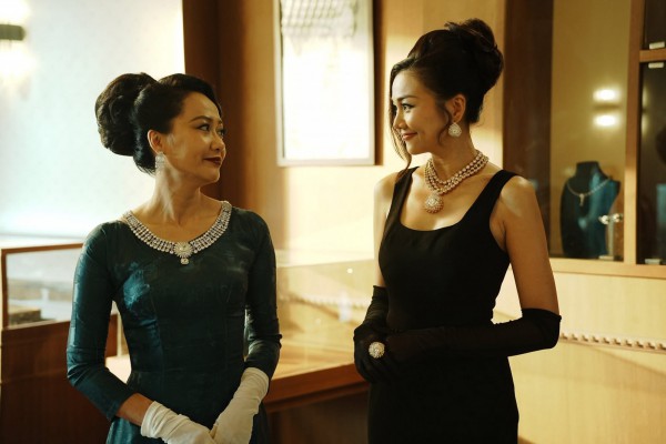 Hồng Ánh mặc 15 bộ áo dài, khán giả khen vóc dáng quá chuẩn Hồng Ánh mặc 15 bộ áo dài, khán giả khen vóc dáng quá chuẩn