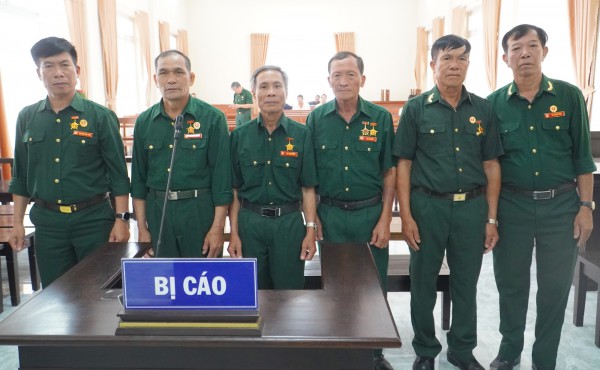 6 cựu chiến binh kêu oan khi ra tù: Thay kiểm sát viên ngay tại tòa 6 cựu chiến binh kêu oan khi ra tù: Thay kiểm sát viên ngay tại tòa