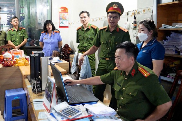 Bắt giam 4 người trục lợi bồi thường tại dự án điện hạt nhân Ninh Thuận 1 Bắt giam 4 người trục lợi bồi thường tại dự án điện hạt nhân Ninh Thuận 1