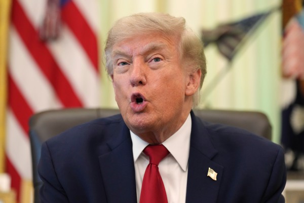 Ông Trump dọa mạnh tay nếu giá xăng không giảm Ông Trump dọa mạnh tay nếu giá xăng không giảm