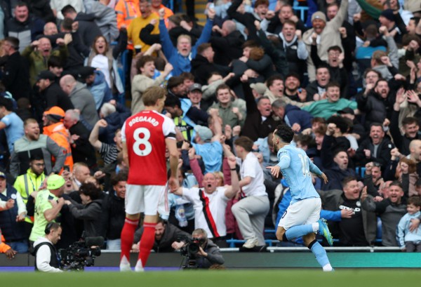 Haaland giúp Man City đánh bại Arsenal trận 'chung kết mùa', Liverpool giành 3 điểm phút 100