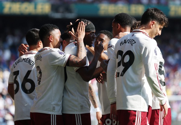 Arsenal cùng M.U kết mùa giải tưng bừng, Man City thua ngược còn Tottenham 'thoát hiểm' Arsenal cùng M.U kết mùa giải tưng bừng, Man City thua ngược còn Tottenham 'thoát hiểm'
