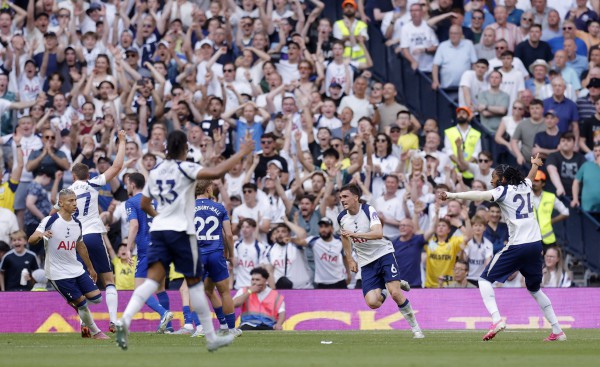 Arsenal cùng M.U kết mùa giải tưng bừng, Man City thua ngược còn Tottenham 'thoát hiểm' Arsenal cùng M.U kết mùa giải tưng bừng, Man City thua ngược còn Tottenham 'thoát hiểm'