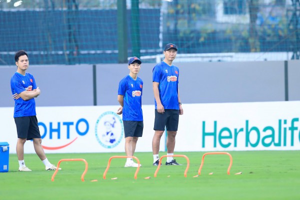 Nóng: Đội tuyển Việt Nam vắng Đình Bắc và dàn sao CLB CAHN tại AFF Cup 2026? Nóng: Đội tuyển Việt Nam vắng Đình Bắc và dàn sao CLB CAHN tại AFF Cup 2026?