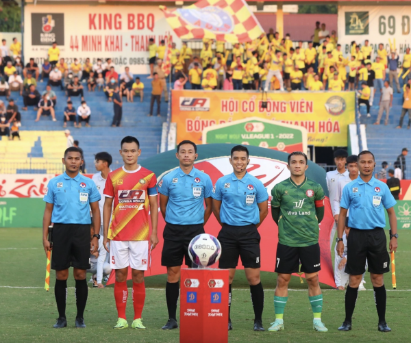 Trọng tài Malaysia bắt vòng cuối V-League: Không phải 3 trận đua trụ hạng, mà là trận có HLV Popov Trọng tài Malaysia bắt vòng cuối V-League: Không phải 3 trận đua trụ hạng, mà là trận có HLV Popov