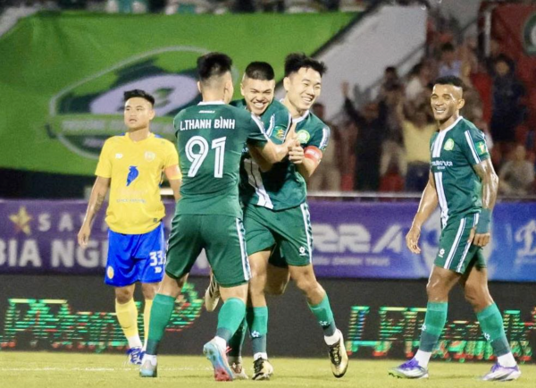 Công Phượng không được đăng ký, Trường Tươi Bình Phước vẫn thắng tưng bừng: Vô địch lượt đi Công Phượng không được đăng ký, Trường Tươi Bình Phước vẫn thắng tưng bừng: Vô địch lượt đi