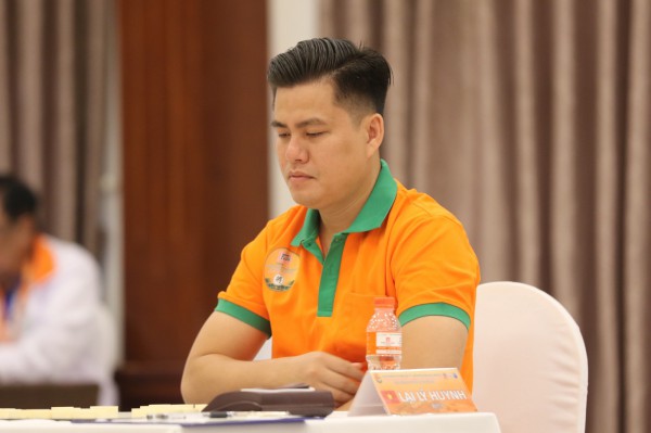 Lại Lý Huynh rực sáng, kích bại cao thủ cờ tướng Trung Quốc ở Ngũ Dương Bôi Lại Lý Huynh rực sáng, kích bại cao thủ cờ tướng Trung Quốc ở Ngũ Dương Bôi