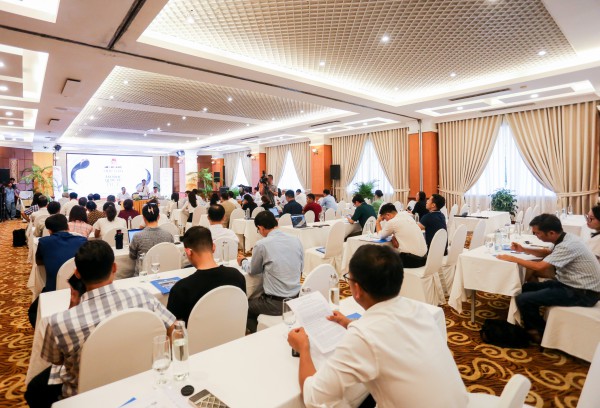 Mono đến Huế hát miễn phí phục vụ khán giả Mono đến Huế hát miễn phí phục vụ khán giả