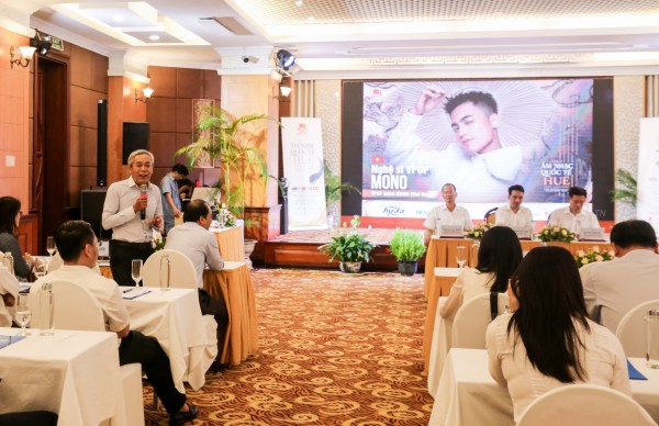 Mono đến Huế hát miễn phí phục vụ khán giả Mono đến Huế hát miễn phí phục vụ khán giả