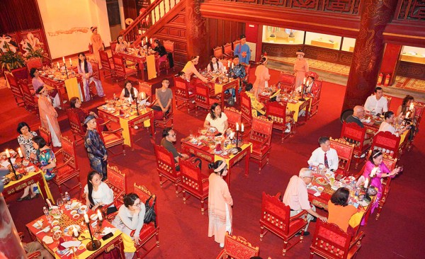Đánh thức hoàng cung huyền ảo Đánh thức hoàng cung huyền ảo