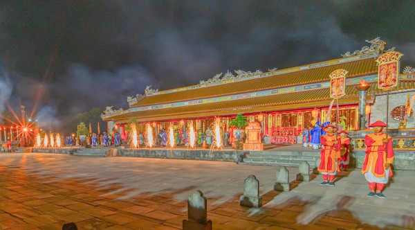 Đánh thức hoàng cung huyền ảo Đánh thức hoàng cung huyền ảo